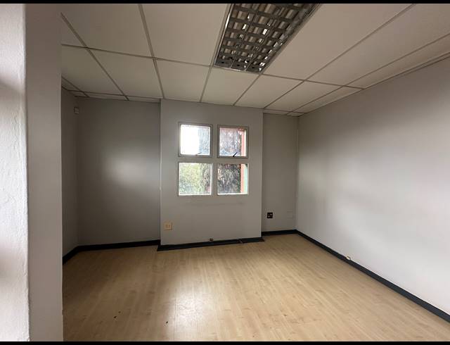 129.40M² OFFICE TO LET IN HIGHVELD